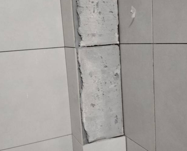 陇西瓷砖空鼓维修公司分享下瓷砖施工前基层浇水润湿程度不足，可能导致以下问题